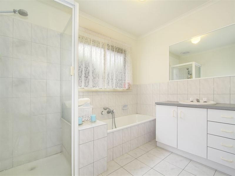 6 Tarcoola Drive, Narre Warren VIC 3805