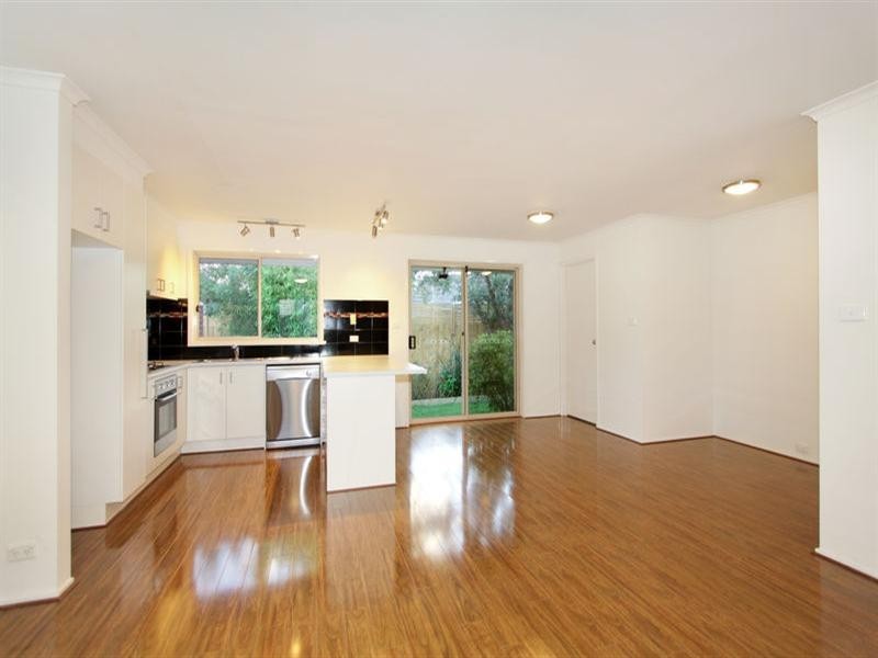 2/13 Normanby Street, Hughesdale VIC 3166