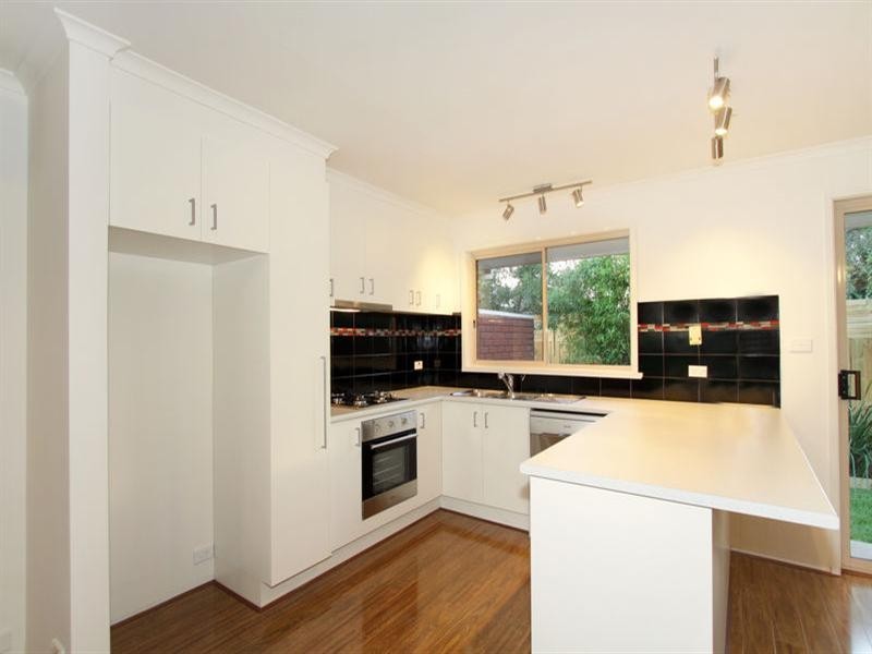 2/13 Normanby Street, Hughesdale VIC 3166