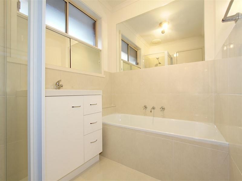 2/13 Normanby Street, Hughesdale VIC 3166