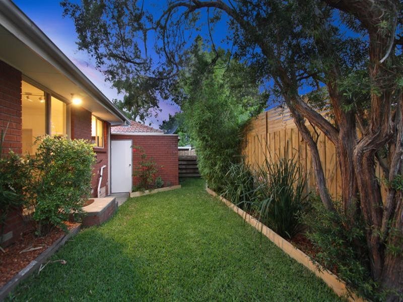 2/13 Normanby Street, Hughesdale VIC 3166