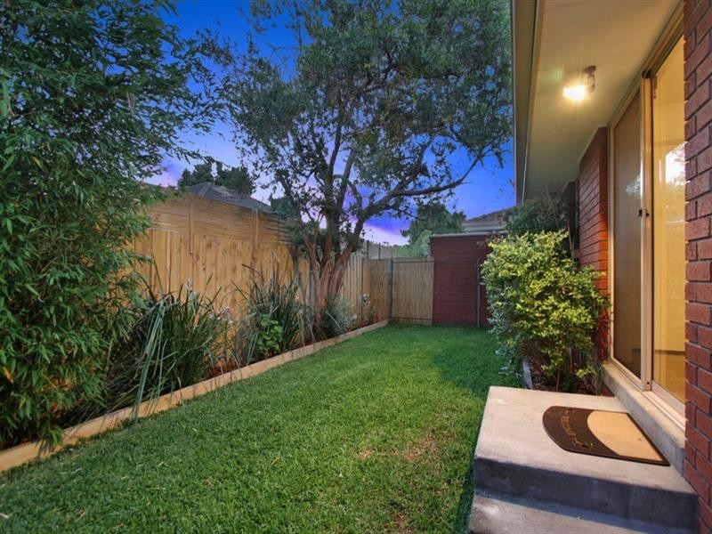 2/13 Normanby Street, Hughesdale VIC 3166