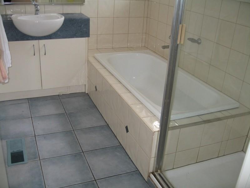 2/1095 North Road, Hughesdale VIC 3166