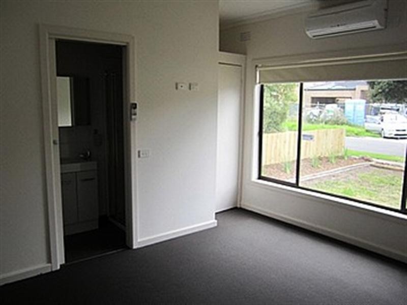 Room 3/4 Hilltop Avenue, Clayton VIC 3168