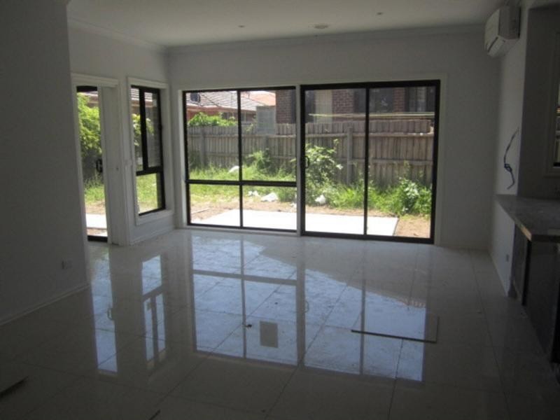 2/1819 Dandenong Road, Oakleigh East VIC 3166