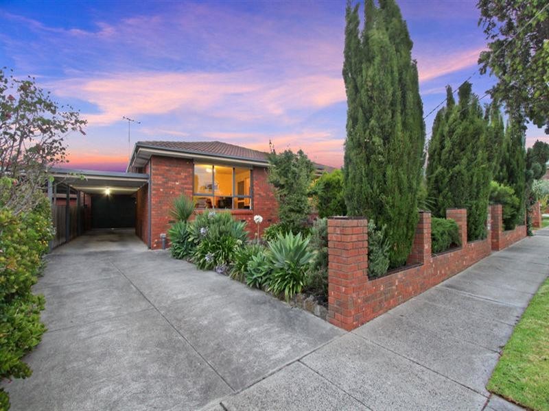 8 Swaran Court, Oakleigh South VIC 3167