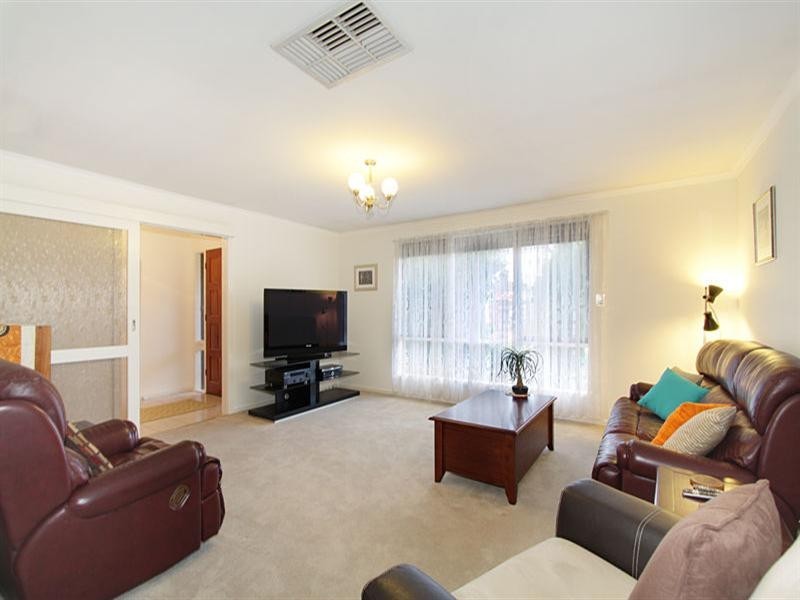 8 Swaran Court, Oakleigh South VIC 3167