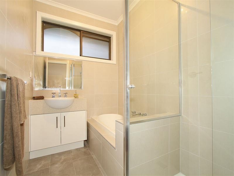 39 Heath Avenue, Oakleigh VIC 3166