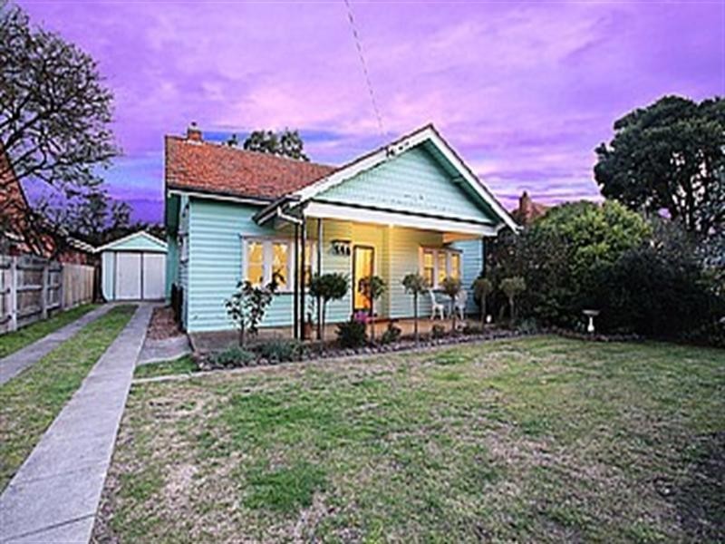 14 Eleebana Avenue, Hughesdale VIC 3166