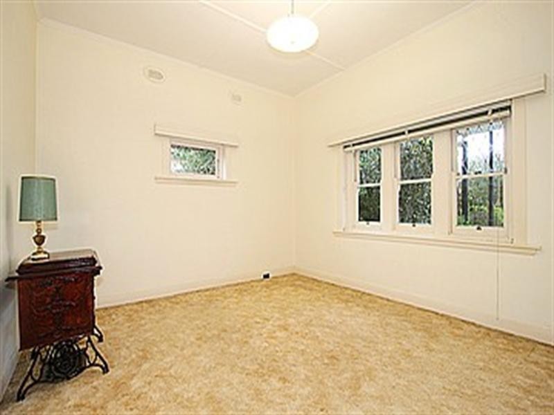 14 Eleebana Avenue, Hughesdale VIC 3166