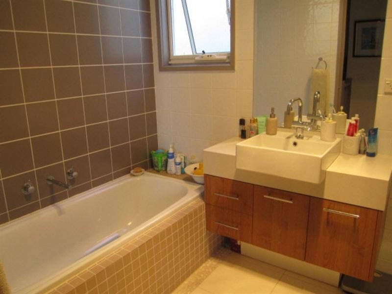 2/100 Poath Road, Hughesdale VIC 3166