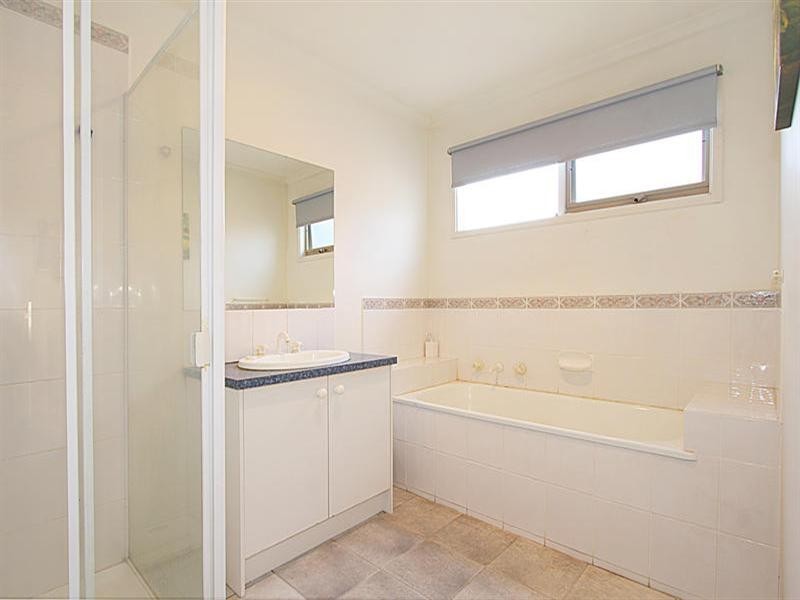 19 Crown Close, Oakleigh East VIC 3166