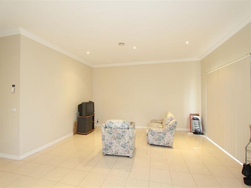 2/10 Woonah Street, Chadstone VIC 3148