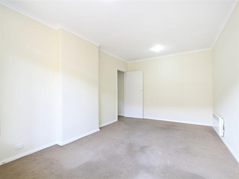 2/11 Logie Street, Oakleigh VIC 3166