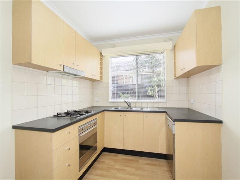 2/11 Logie Street, Oakleigh VIC 3166