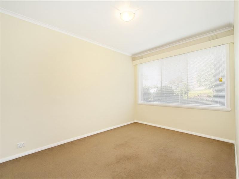 2/11 Logie Street, Oakleigh VIC 3166