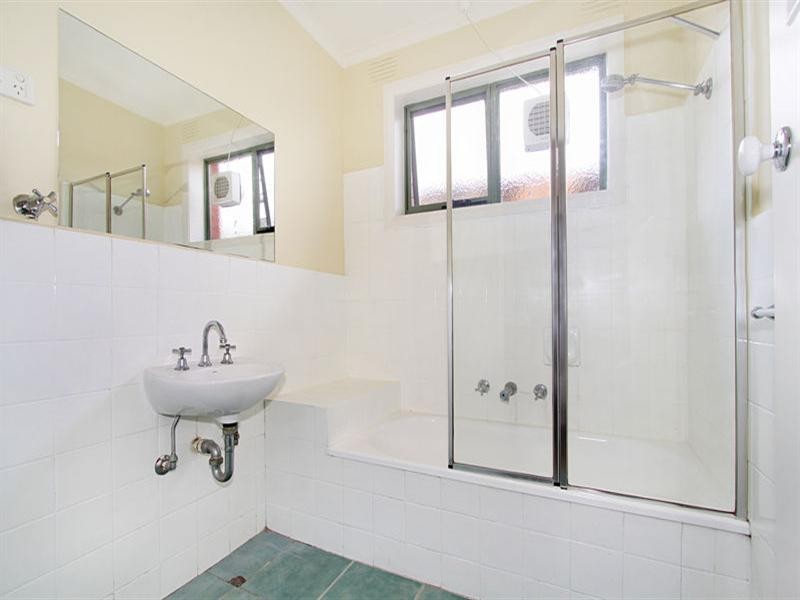 2/11 Logie Street, Oakleigh VIC 3166