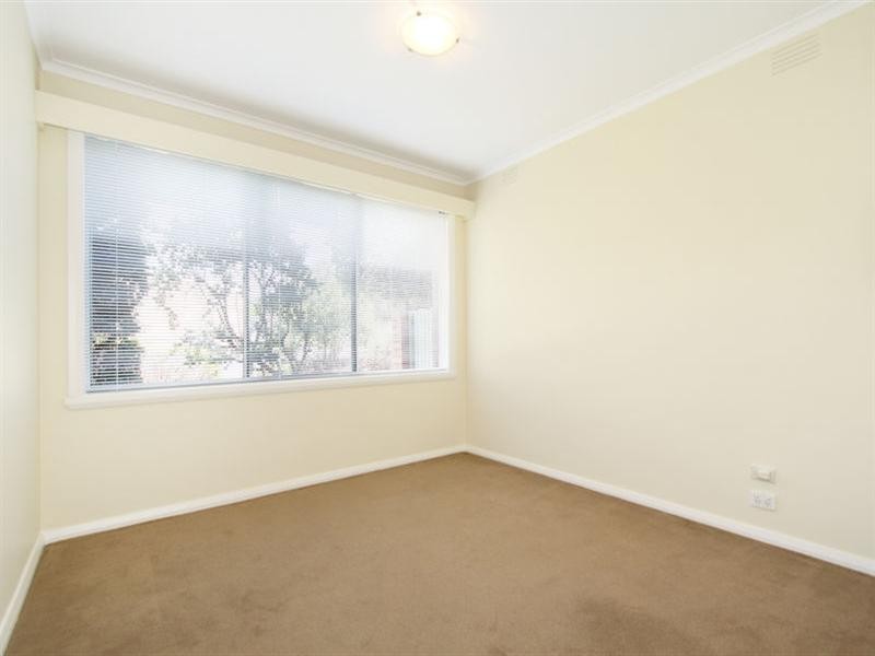 2/11 Logie Street, Oakleigh VIC 3166