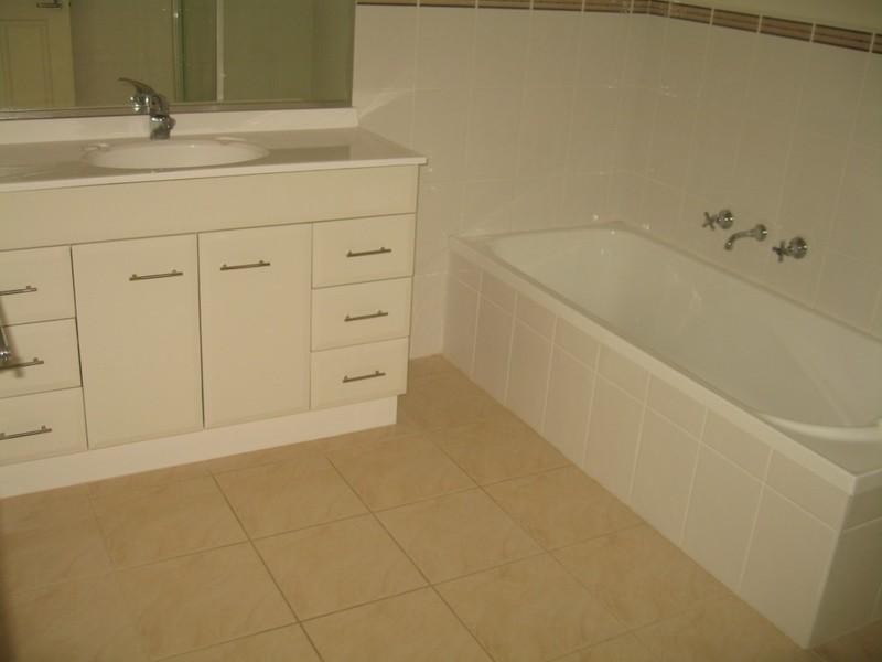 2/16 Prince Charles Street, Clayton VIC 3168