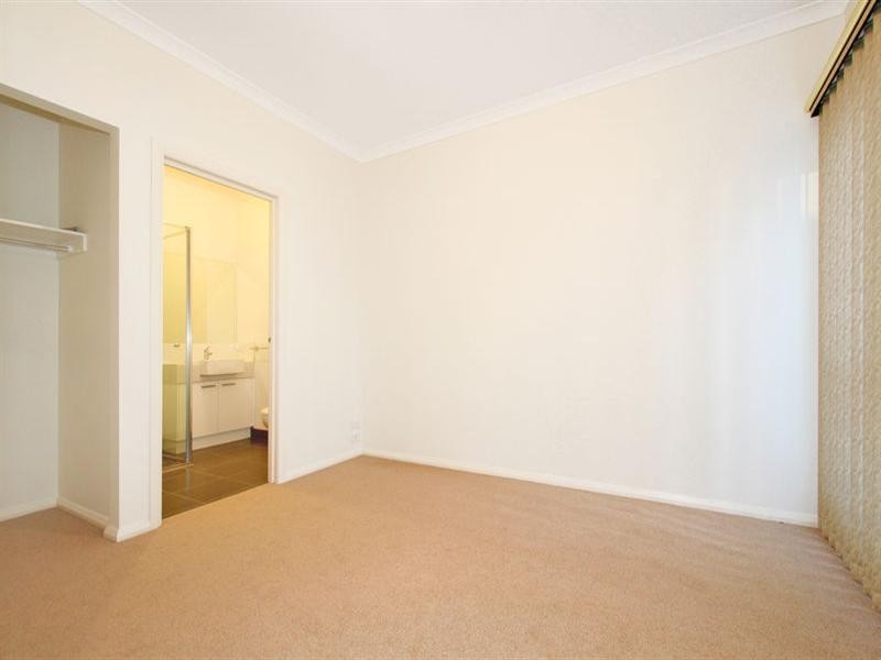 2/3 Melinga Crescent, Chadstone VIC 3148