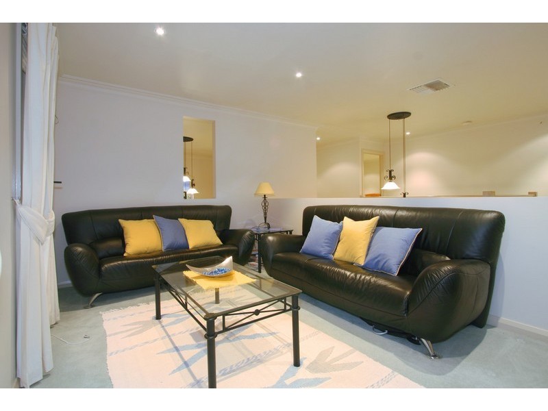 2 Dame Mary Gilmore Place, Oakleigh East VIC 3166