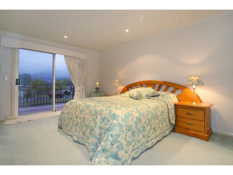 2 Dame Mary Gilmore Place, Oakleigh East VIC 3166