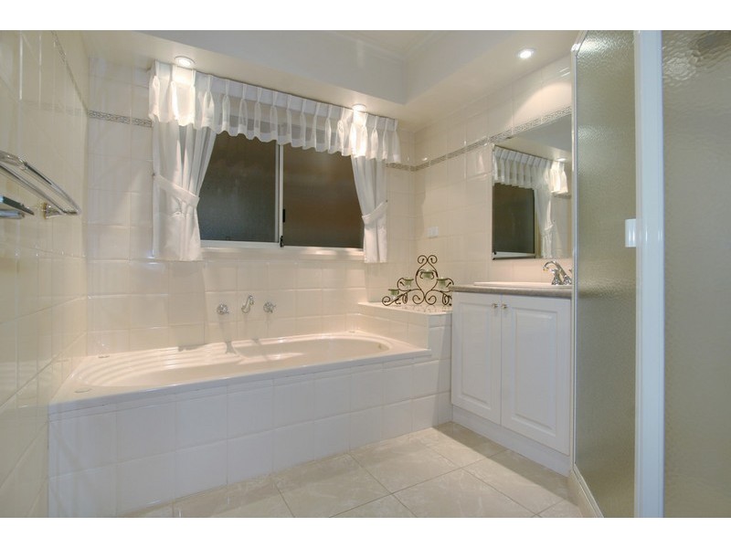 2 Dame Mary Gilmore Place, Oakleigh East VIC 3166