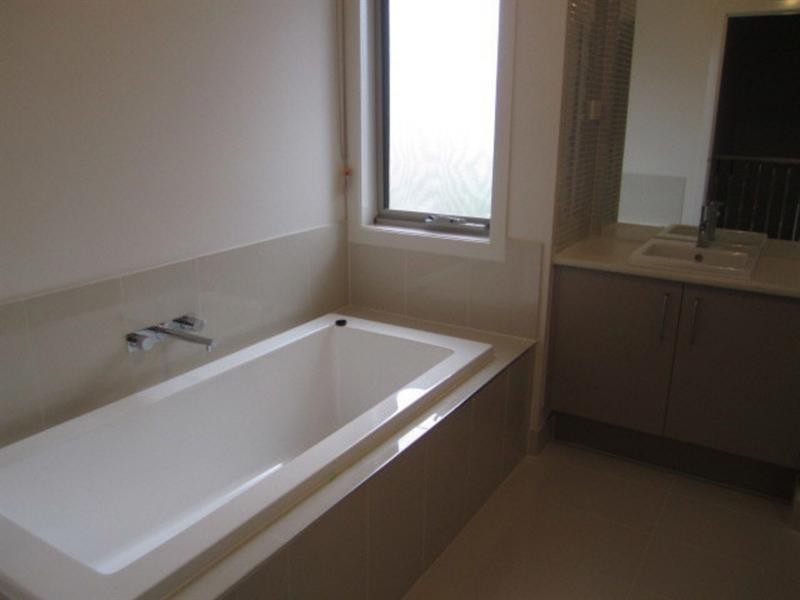 2/67 High Street Road, Ashwood VIC 3147