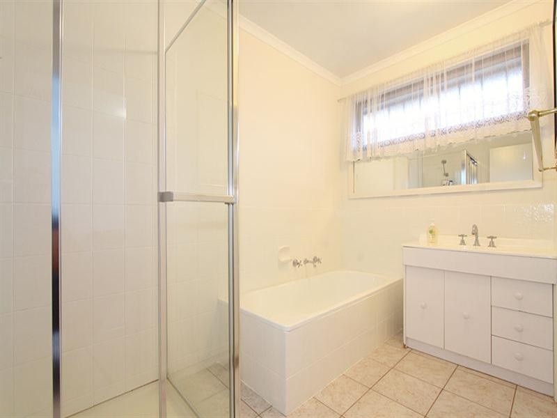 8 Swaran Court, Oakleigh South VIC 3167