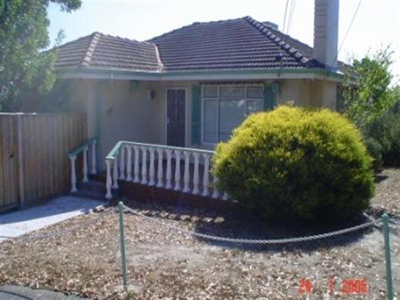 8 Burton Street, Chadstone VIC 3148