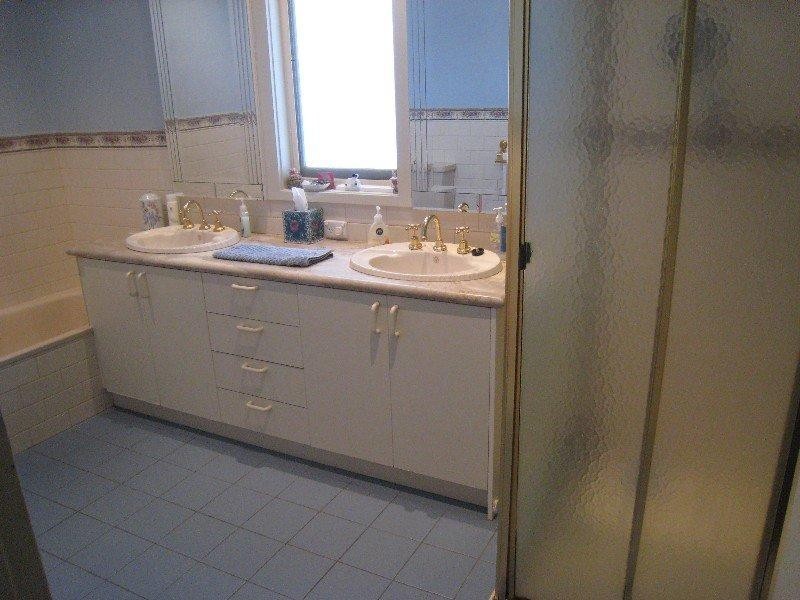9 Euston Road, Hughesdale VIC 3166