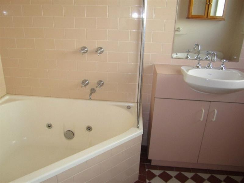 34 Clapham Road, Hughesdale VIC 3166