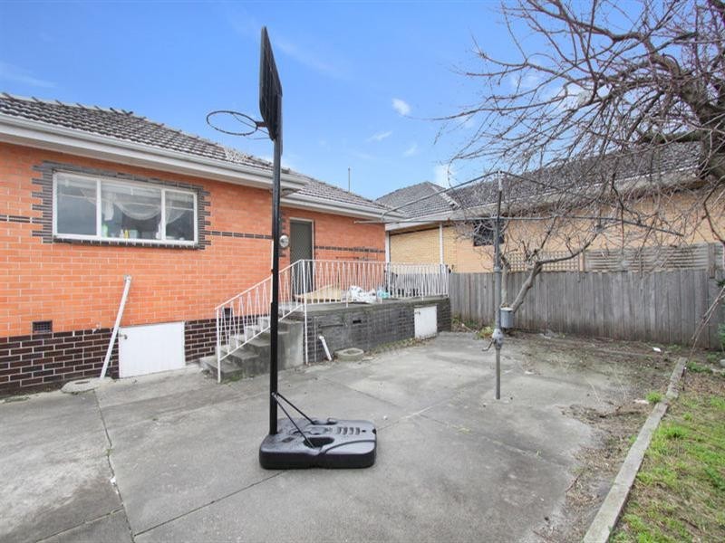 82 Ormond Road, Clayton VIC 3168