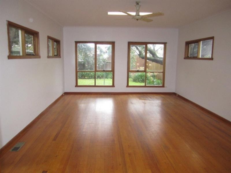 13 Moorookyle Avenue, Hughesdale VIC 3166