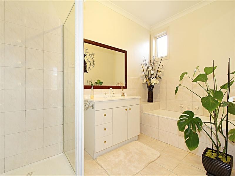 2/18 Calista Avenue, Oakleigh East VIC 3166