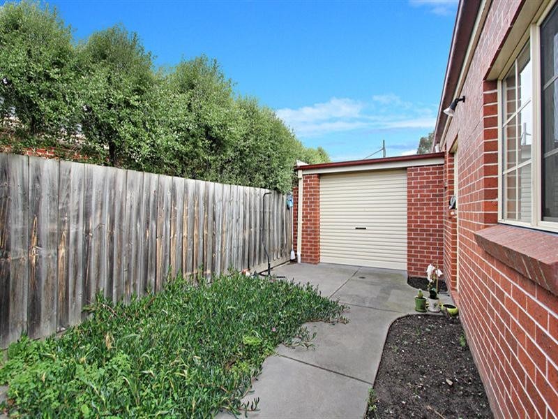2/18 Calista Avenue, Oakleigh East VIC 3166