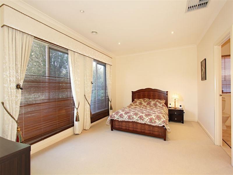 6 Sorrento Avenue, Point Cook VIC 3030