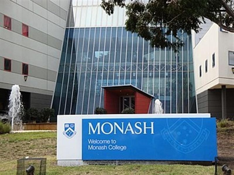 2/4 Hilltop Avenue (Room 1), Clayton VIC 3168