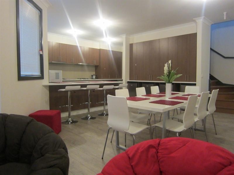 2/4 Hilltop Avenue (Room 7), Clayton VIC 3168