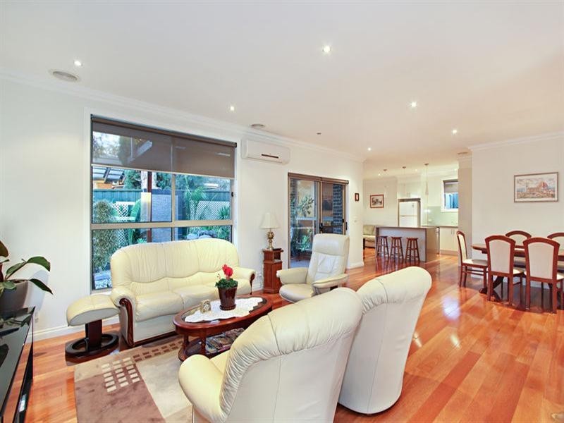 2/24 Emerald Avenue, Mount Waverley VIC 3149