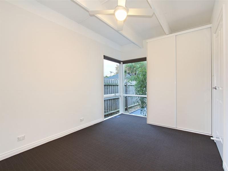 2/105 Golf Road, Oakleigh South VIC 3167