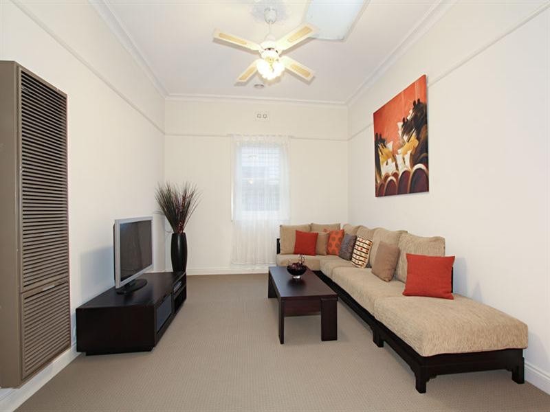 34 Clapham Road, Hughesdale VIC 3166