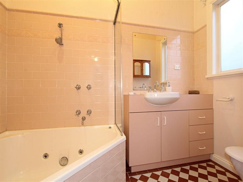 34 Clapham Road, Hughesdale VIC 3166