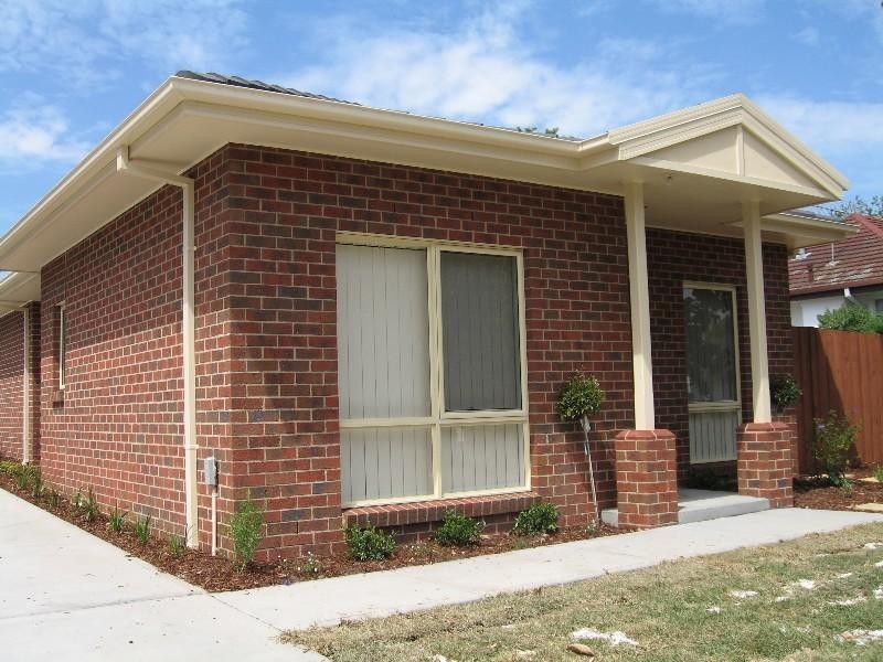 1/10 Woonah Street, Chadstone VIC 3148