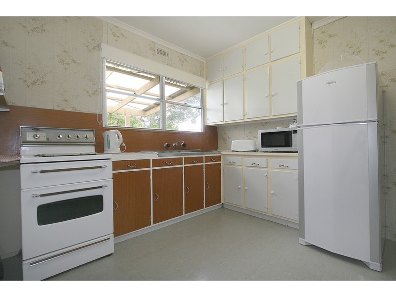 8 Weabra Court, Chadstone VIC 3148