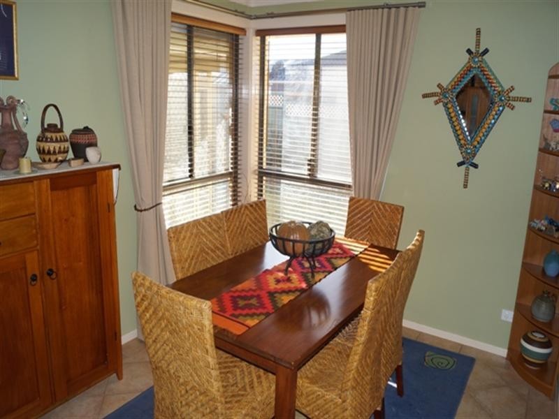 32 Quinlan Run, Orange NSW 2800