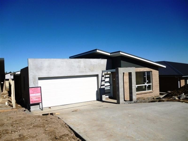 54 Botanic Way, Orange NSW 2800