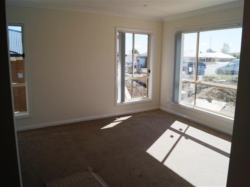 54 Botanic Way, Orange NSW 2800