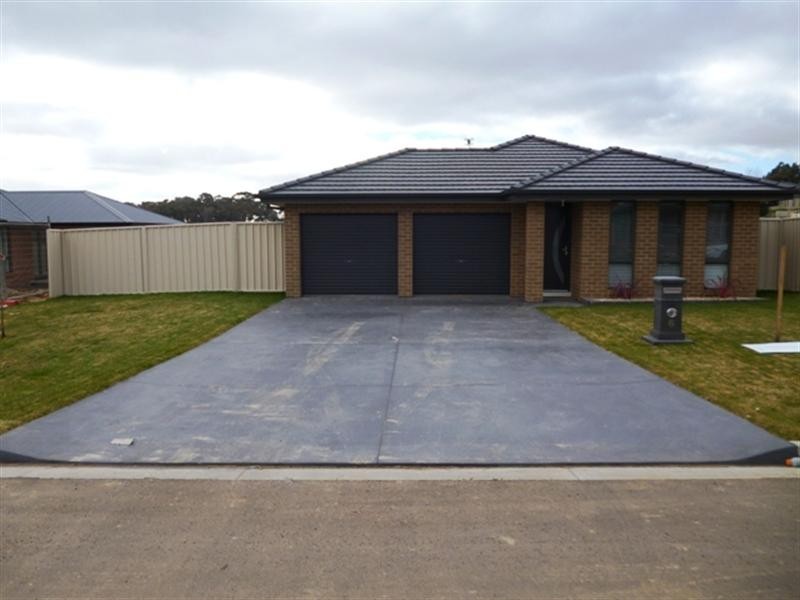 6 Molloy Drive, Orange NSW 2800
