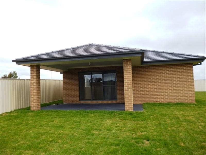 6 Molloy Drive, Orange NSW 2800